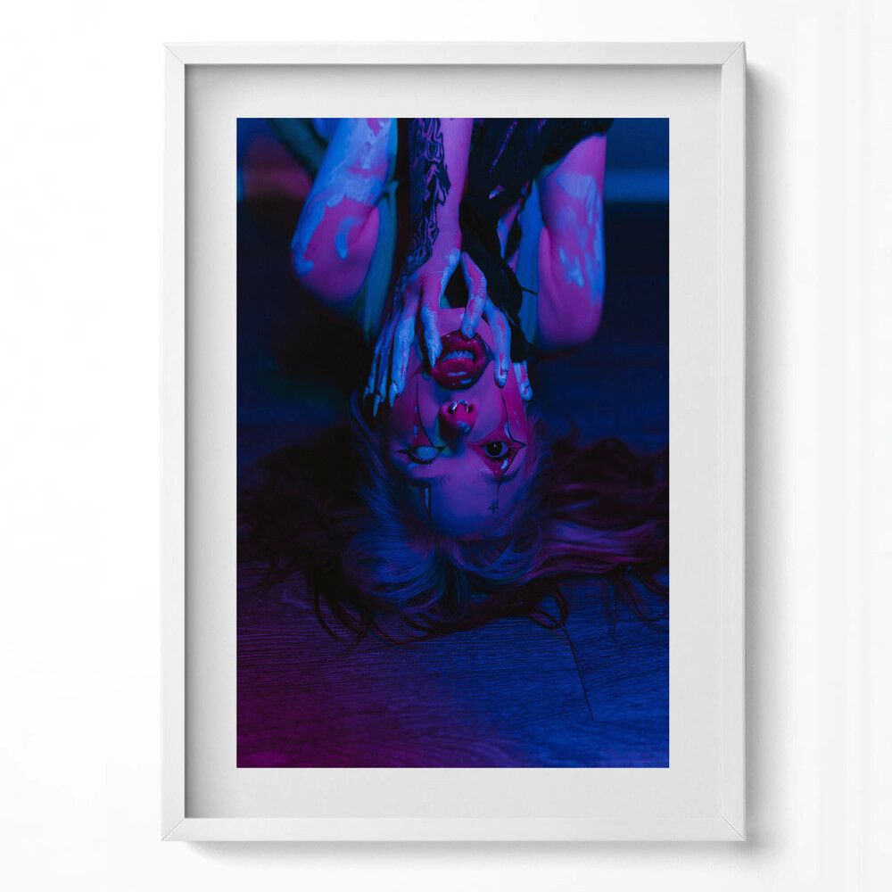 Függőleges kép keretben Absztrakt női portré élénk színek