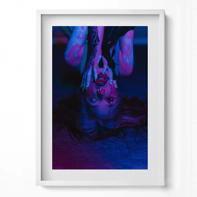 Függőleges kép keretben Absztrakt női portré élénk színek