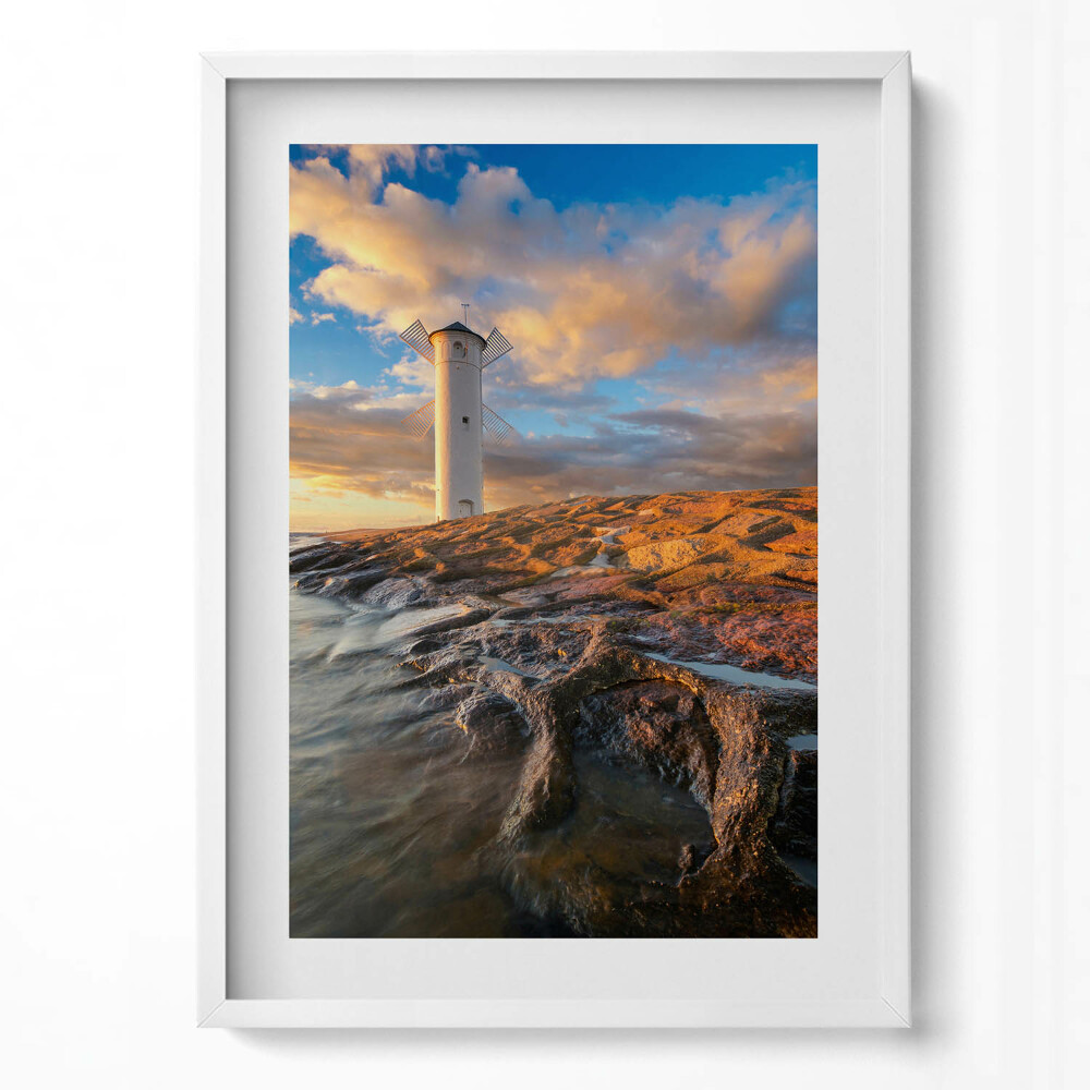 Függőleges kép keretben Tengerparti világítótorony naplementében