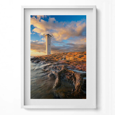 Függőleges kép keretben Tengerparti világítótorony naplementében