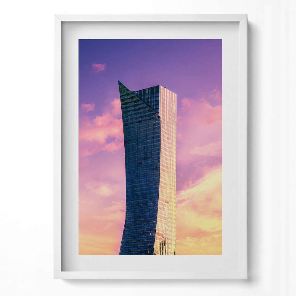 Függőleges kép keretben Modern toronyépület színes égbolt