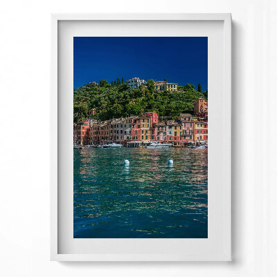 Függőleges kép keretben Tengerparti városkép színes házak