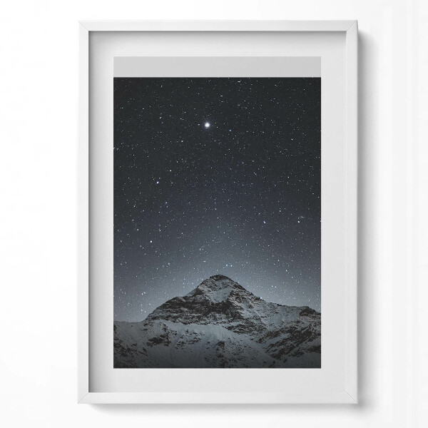 Függőleges kép keretben Csillagos égbolt és hegycsúcs