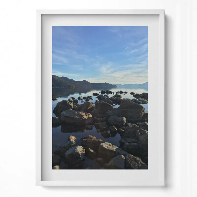 Függőleges kép keretben Tóparti sziklák és vízf surface