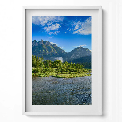 Függőleges kép keretben Hegyek és folyó tájképe