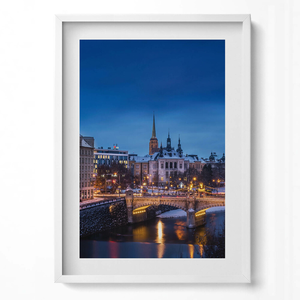 Függőleges kép keretben Városi táj éjszakai fények