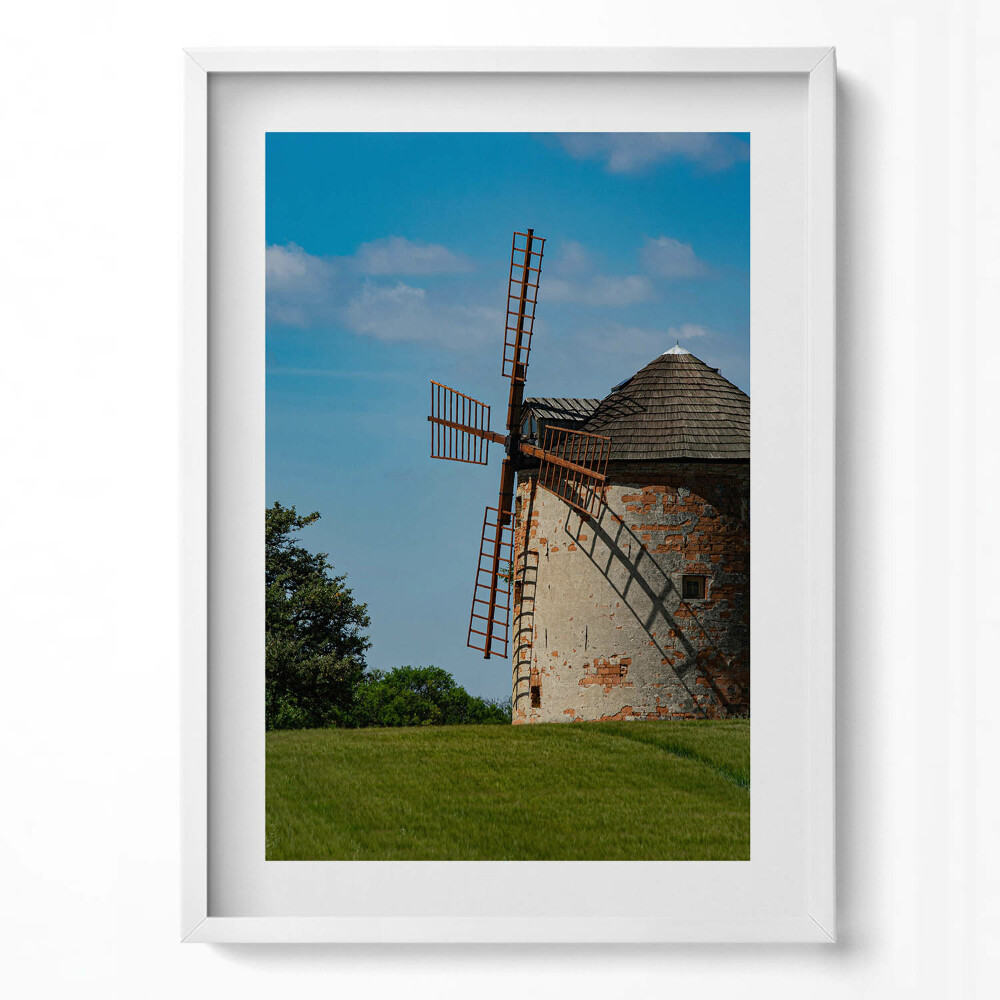 Függőleges kép keretben Szélmalom zöld mezőn