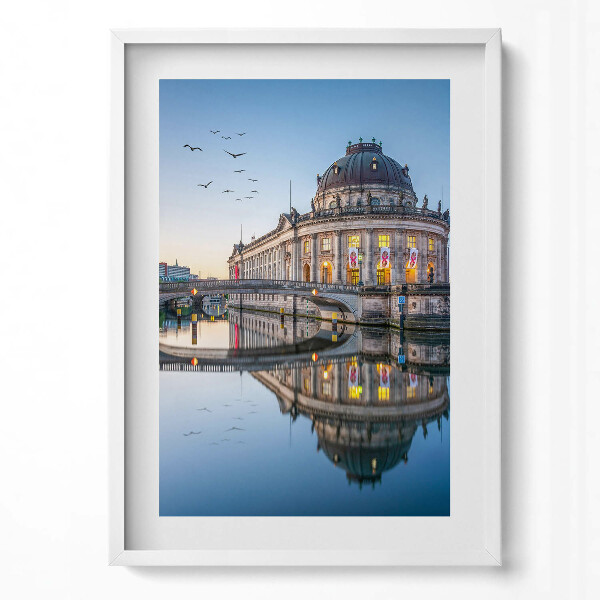 Függőleges kép keretben Tükörkép egy épületről