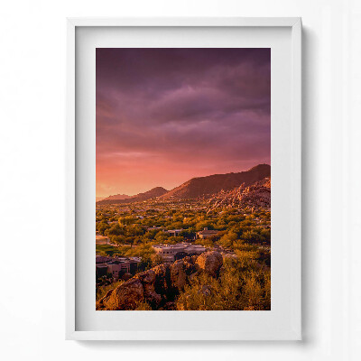 Függőleges kép keretben Naplemente a hegyek felett