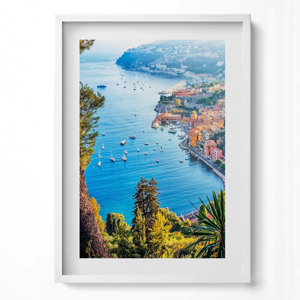 Függőleges kép keretben Tengerparti város panoráma