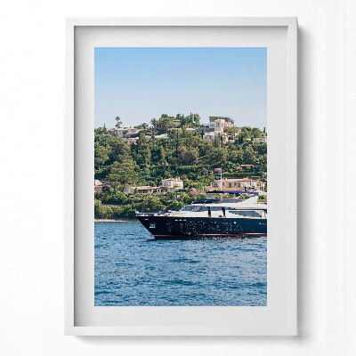 Függőleges kép keretben Jacht a tengerparti táj előtt