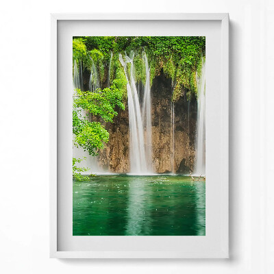 Függőleges kép keretben Zöldellő vízesés és tó