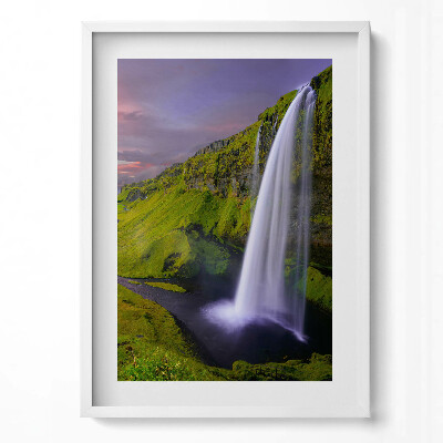 Függőleges kép keretben Zöld dombok és vízesés