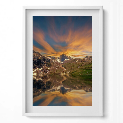 Függőleges kép keretben Hegyek és tükörkép a vízben