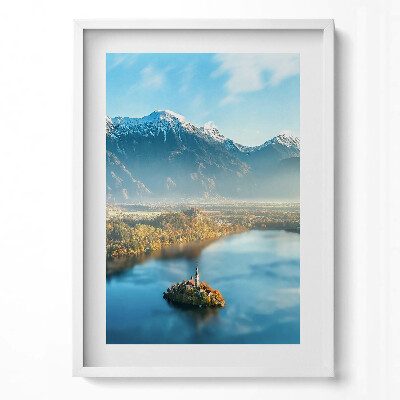 Függőleges kép keretben Tó hegyek sziget templom