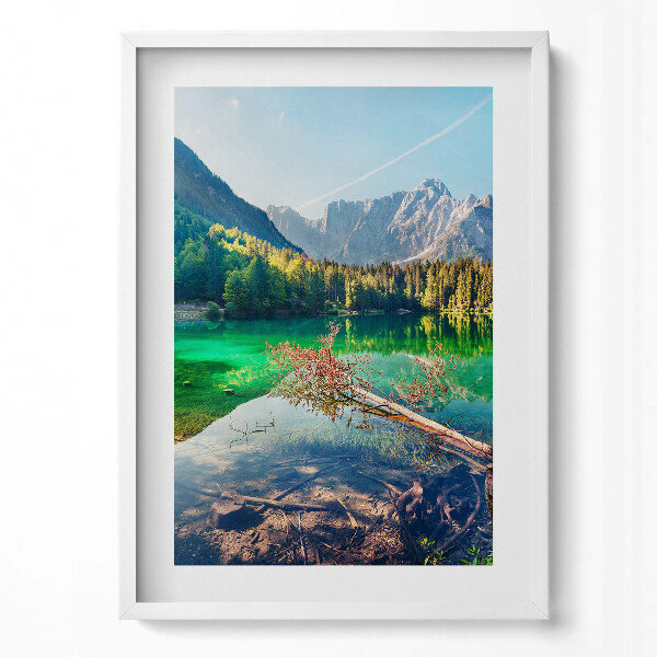 Függőleges kép keretben Hegyek és zöld tó