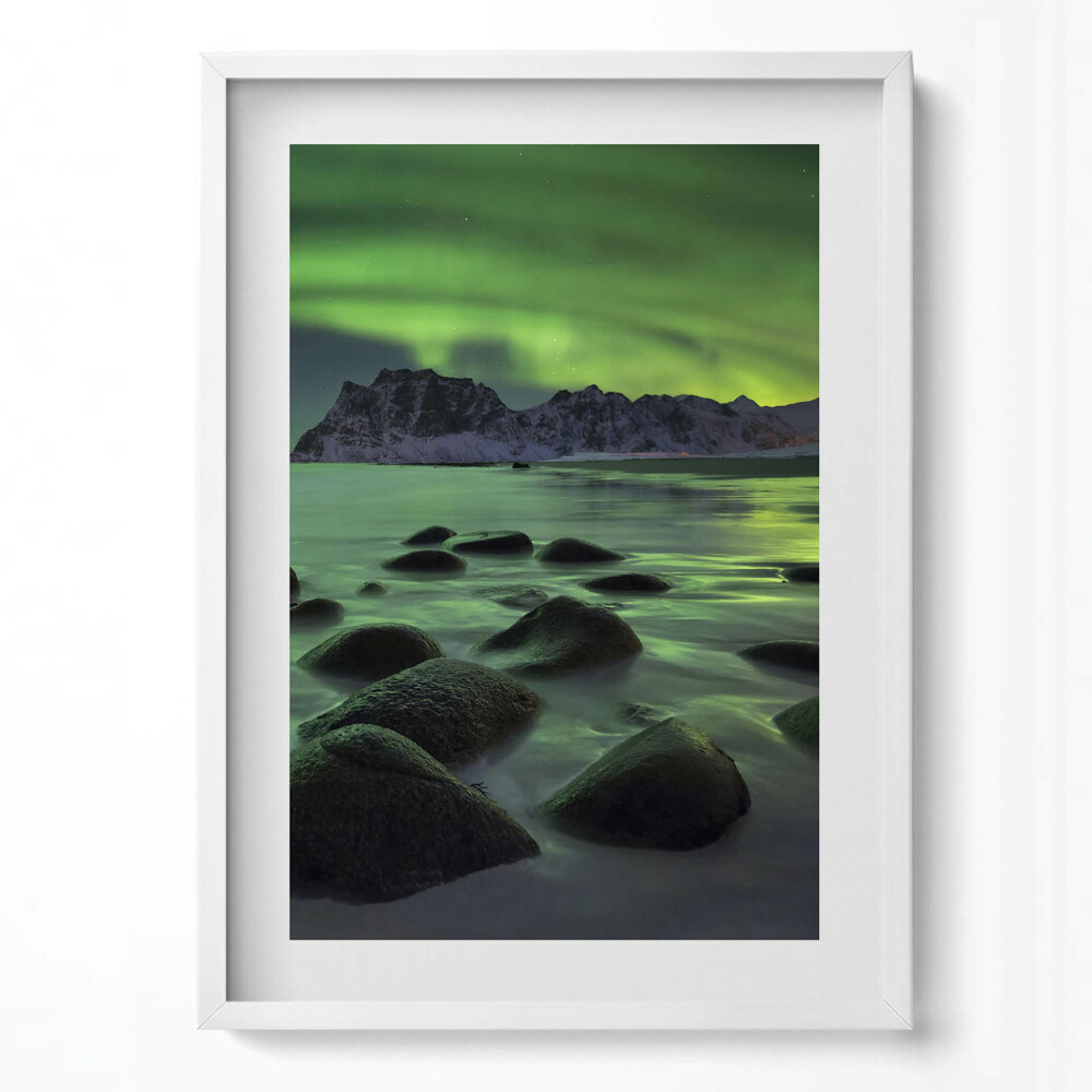 Függőleges kép keretben Északi fény és sziklás táj