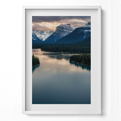 Függőleges kép keretben Hegyek és tükörsima víz