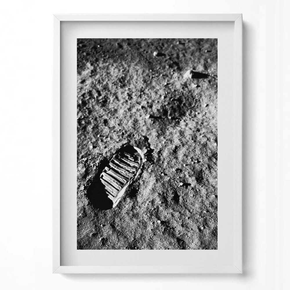 Függőleges kép keretben Holdra lépés nyoma
