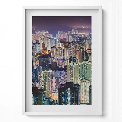 Függőleges kép keretben Éjjeli városi táj fényekkel teli