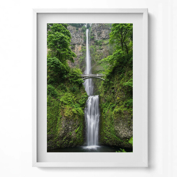 Függőleges kép keretben Zöld dombok vízesés híd