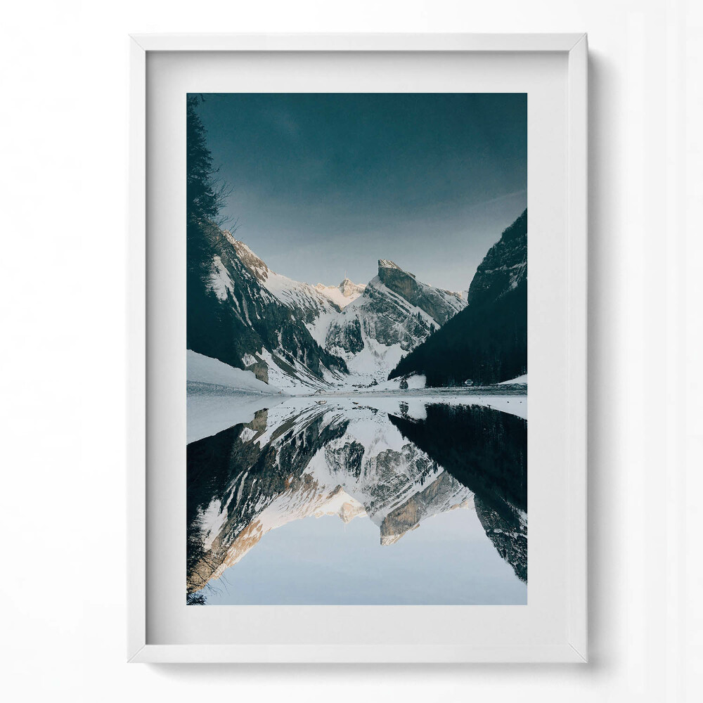 Függőleges kép keretben Hegyek és tükörképes víz