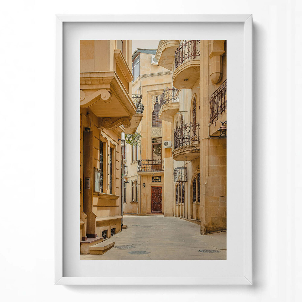 Függőleges kép keretben Szűk utcácska régi épületek