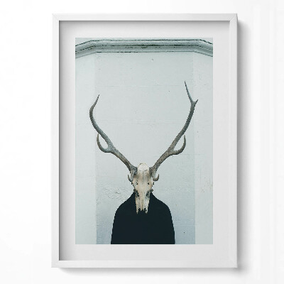 Függőleges kép keretben A koponya és szarvak kontrasztja