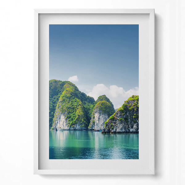 Függőleges kép keretben Zöld dombok vízparton