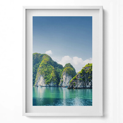 Függőleges kép keretben Zöld dombok vízparton