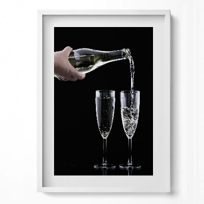 Függőleges kép keretben Poharakba öntött pezsgő