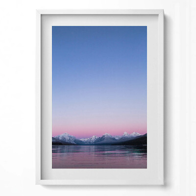 Függőleges kép keretben Hegyek és tükörsima tó