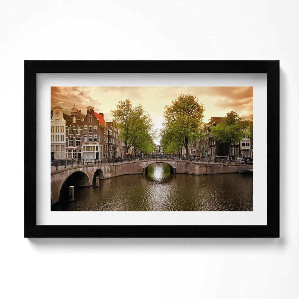 Keretezett kép Amszterdam csatornák a városon belül