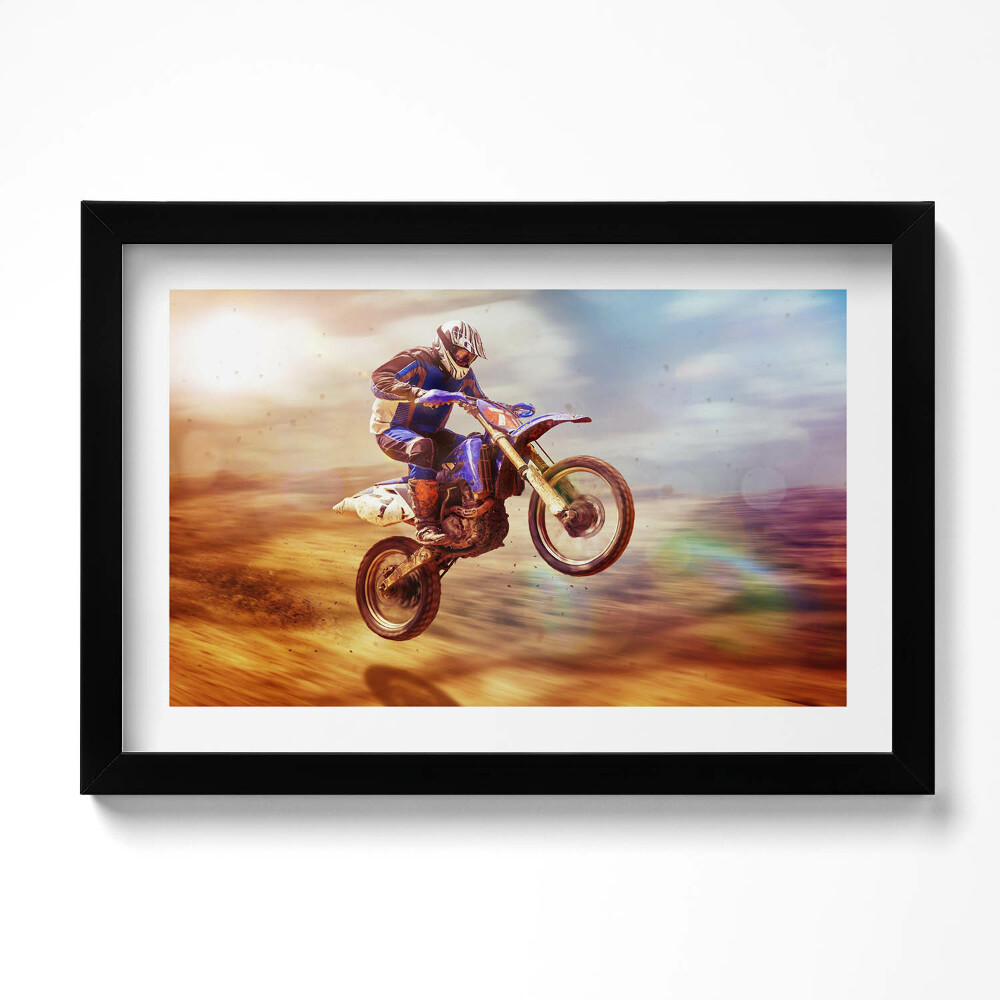 Keretezett kép Motoros a sivatagban