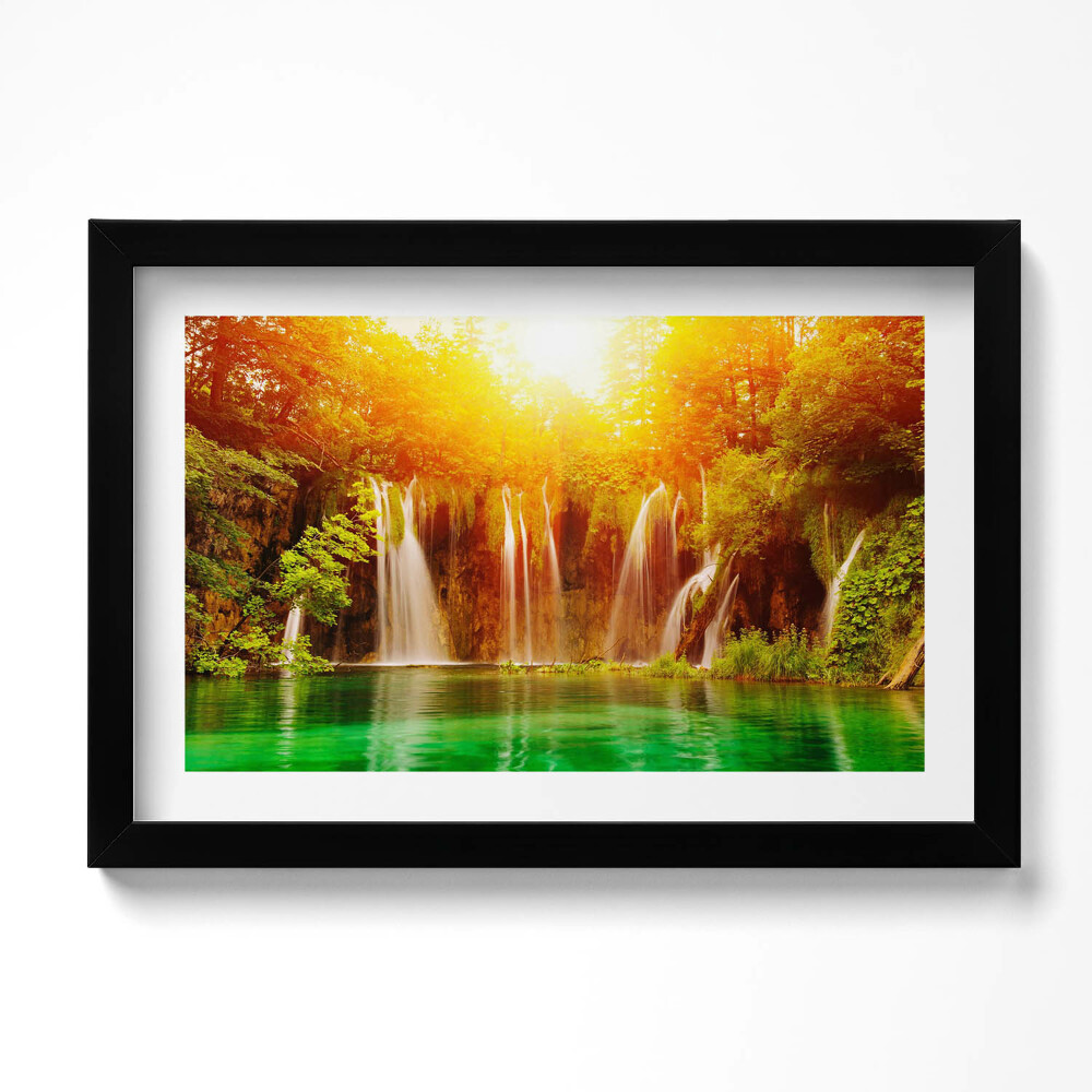 Keretezett kép Festői kilátás egy vízesésre