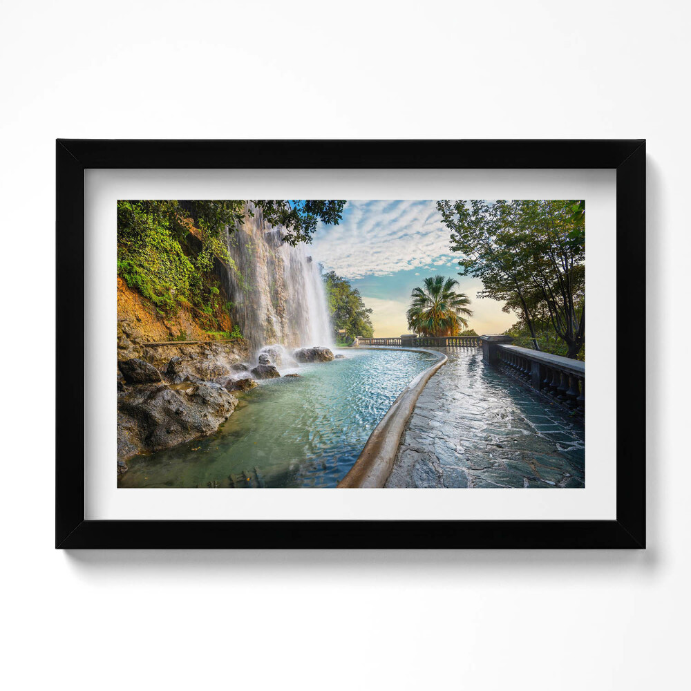 Kép keretben Vízesés a Parc de la Colline du Chateau-ban