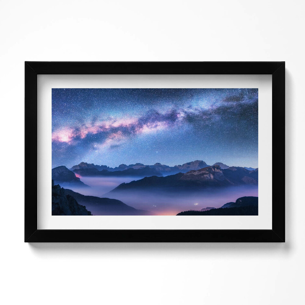 Kép keretben Csillagos égbolt a hegyek felett