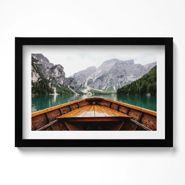 Kép keretben Csónak egy hegyi tavon