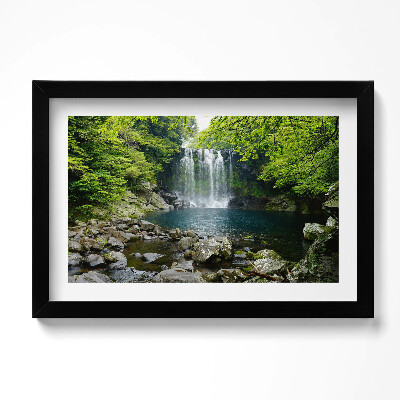 Kép keretben Vízesés és folyó a fák között