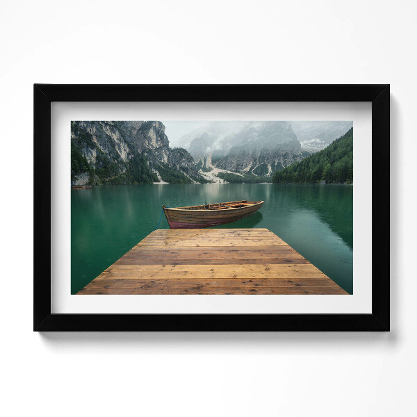 Keretezett kép Tájkép - móló csónak tó erdők és hegyek