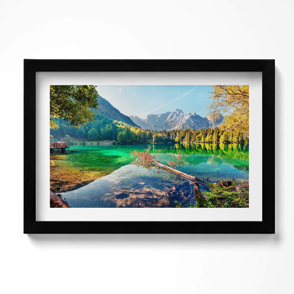 Kép keretben Hegyi tó táj fák között