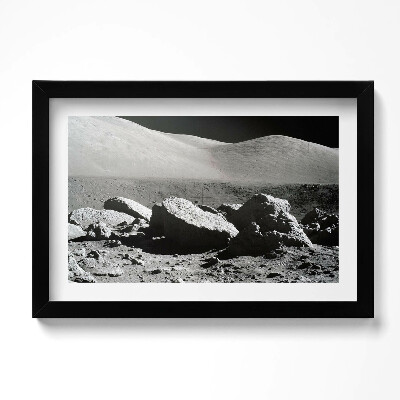 Kép keretben NASA fotó sziklákról a Holdon