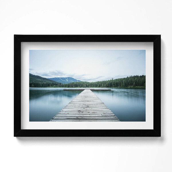 Keretezett kép Fahíd egy hegyi tavon