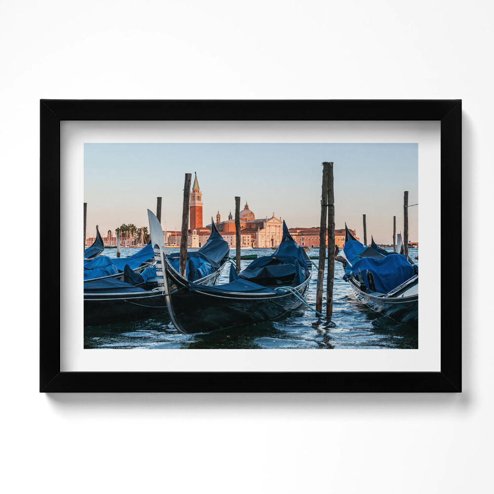 Keretezett kép Velencei gondolák a vízen Olaszország