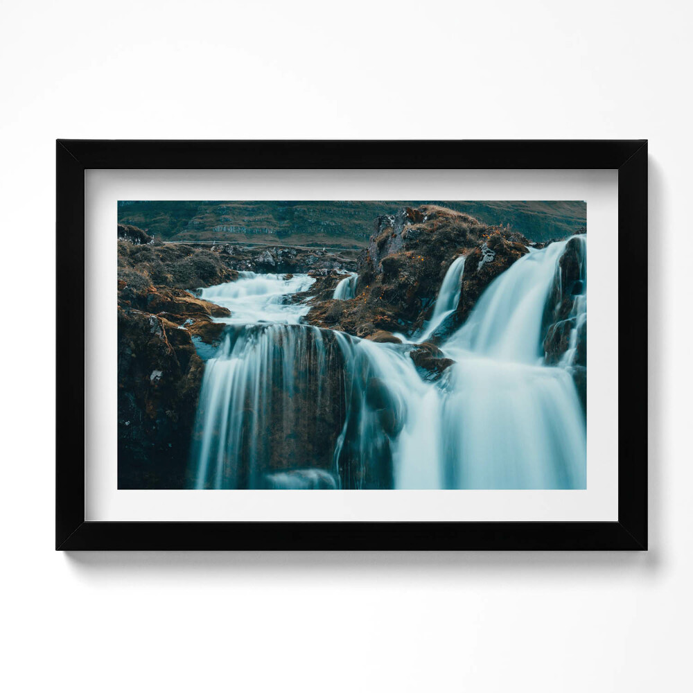 Keretezett kép Kép egy hegyi vízesésről