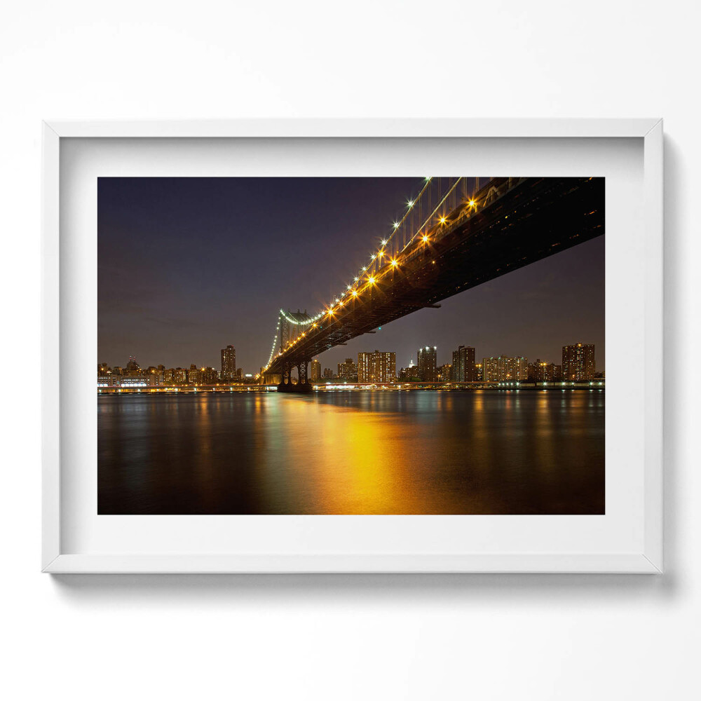 Kép keretben Híd éjszakai világításban