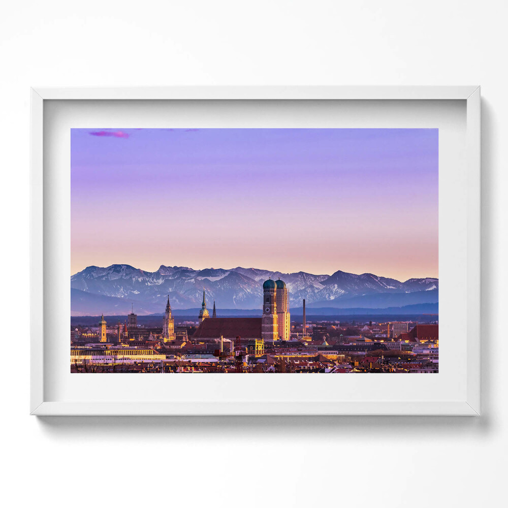 Kép keretben Városi táj hegyek háttérben