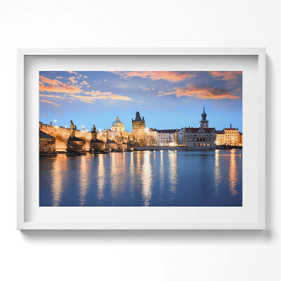 Kép keretben Városkép vízparton naplementében