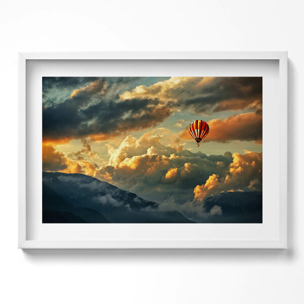 Kép keretben Léghajó a felhők felett