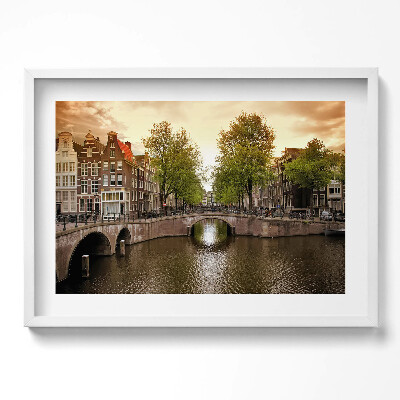 Kép keretben Híd és csatorna városi tájjal